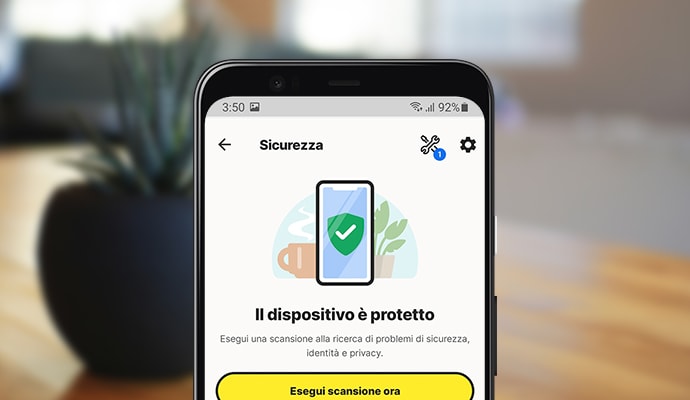 Telefono cellulare che mostra l'app Norton Mobile Security
